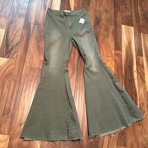 Free people army green bell bottoms. NWT size 28